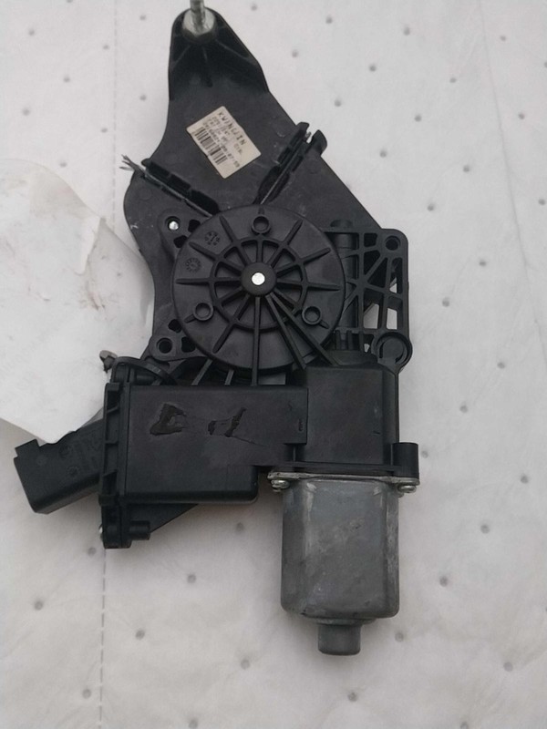Used Front Left Door Window Regulator Front fits: 2017 Cadillac Ct6 Front Left G