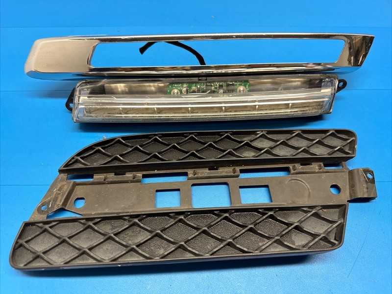 1649060451 | 10 - 12 Mercedes GL450 GL350 Front Passenger Running Light LED OEM