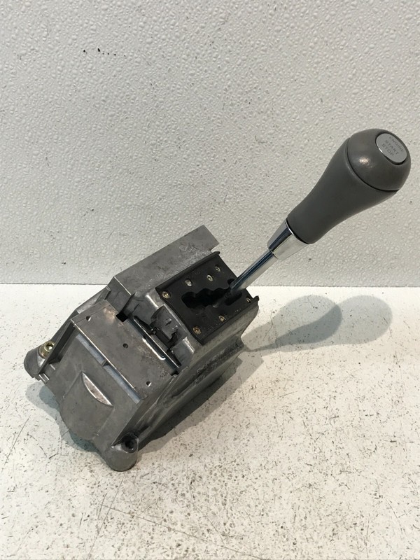 03-06 MERCEDES-BENZ S430 Center Console AT Floor Gear Shifter Selector Box