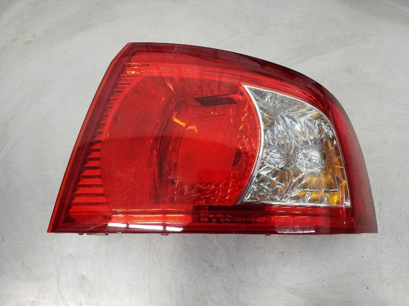 Passenger Tail Light Quarter Panel Mounted Fits 03-06 MAGENTIS 181021