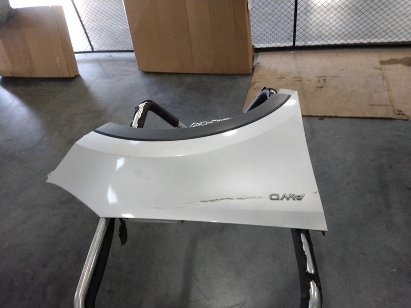 2013 KIA Sportage Right Fender Silver 529124 Used, Glue Stain, 92K Miles