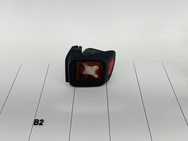15-23 JEEP RENEGADE REAR RIGHT PASSENGER SIDE TAIL LIGHT BRAKE STOP LAMP OEM