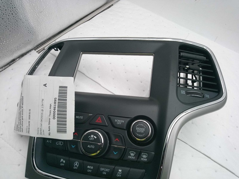 Used A/C Selector Switch fits: 2019 Jeep Grand cherokee temperature control dual