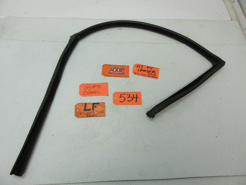 FITS PT CRUISER LEFT FRONT DOOR GLASS WINDOW RUN TRACK CHANNEL RUBBER SEAL PANEL