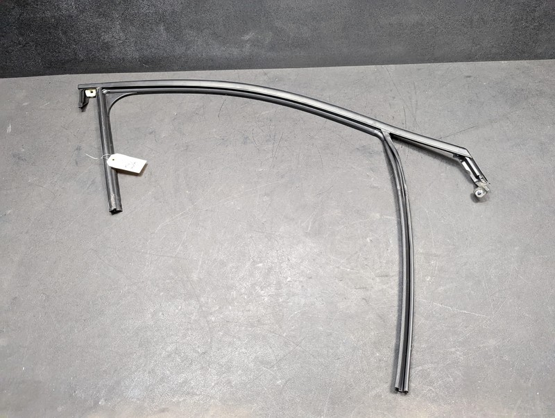 Front Right Door Window Glass Run Channel 2018 Chevrolet Equinox 84288310 19 20