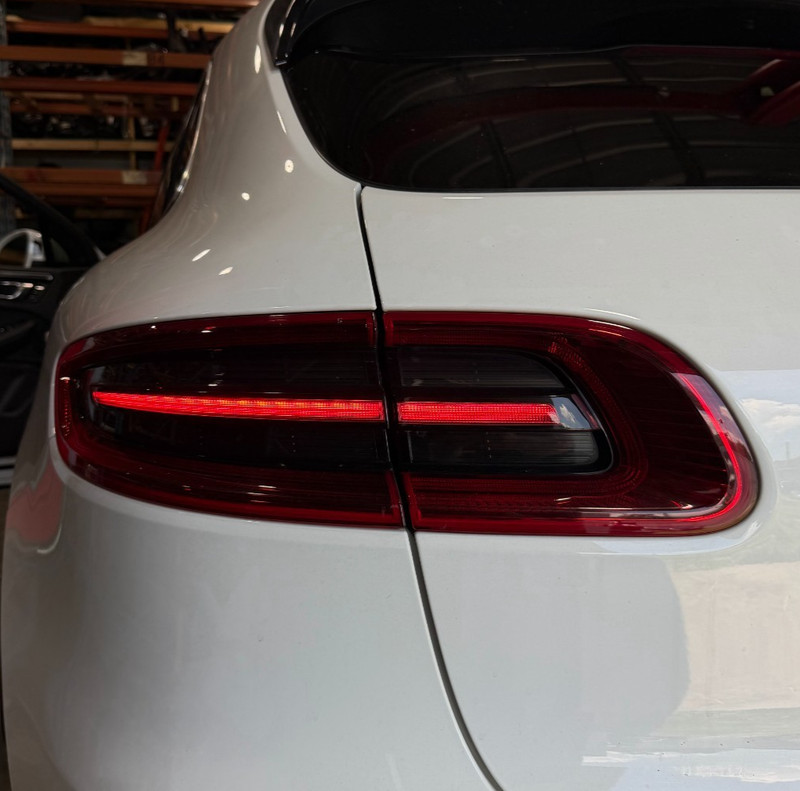 📌 2015 - 2018 PORSCHE MACAN TAIL LIGHT LEFT DRIVER SIDE LED 95B945095E OEM