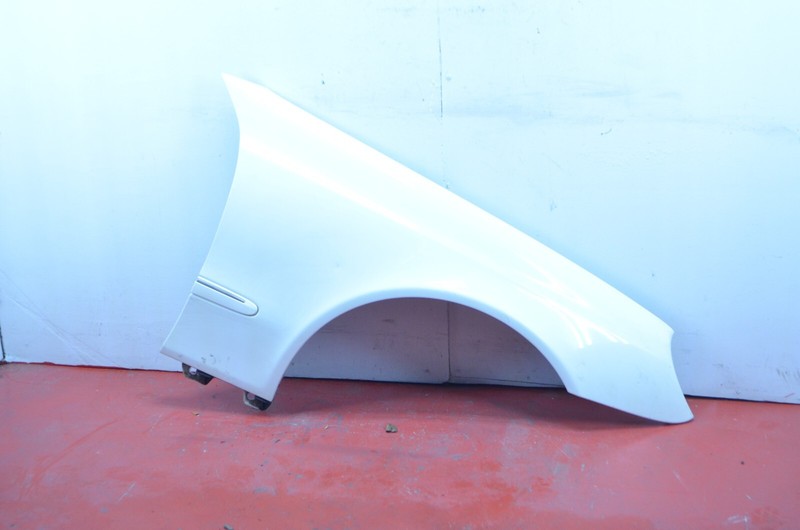 03-09 MERCEDES-BENZ W211 E320 RIGHT PASSENGER SIDE FENDER PANEL WHITE OEM