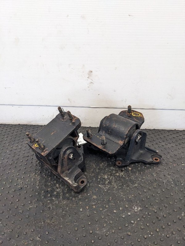 6.7L Left / RIght Motor Mount Brackets Fits 2011-2016 Ford F250 F350 F4 1186031