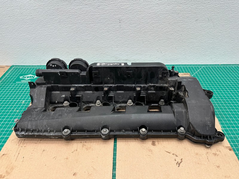 10-11 LAND ROVER LR4 engine RIGHT PASSENGER SIDE CYLINDER HEAD COVER OEM