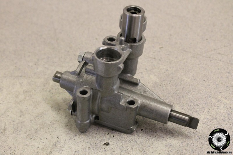 1985 Honda Magna 700 VF700C ENGINE MOTOR OIL PUMP VF 700 85