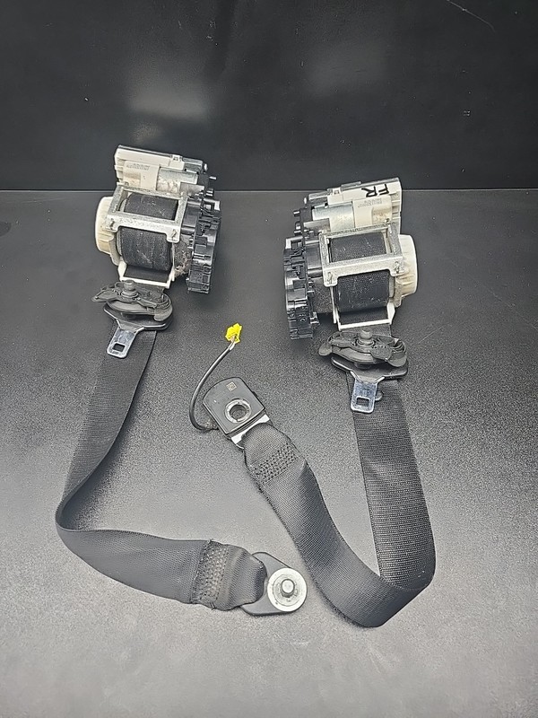 2010 Mercedes S550 OEM Black Front Pair Seat Belt 33033476