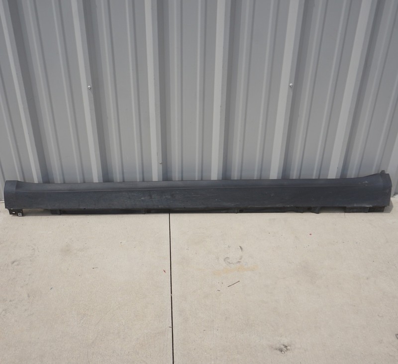 2015 - 2018 Porsche Macan 3.0L Front Left Black Rocker Panel Molding OEM