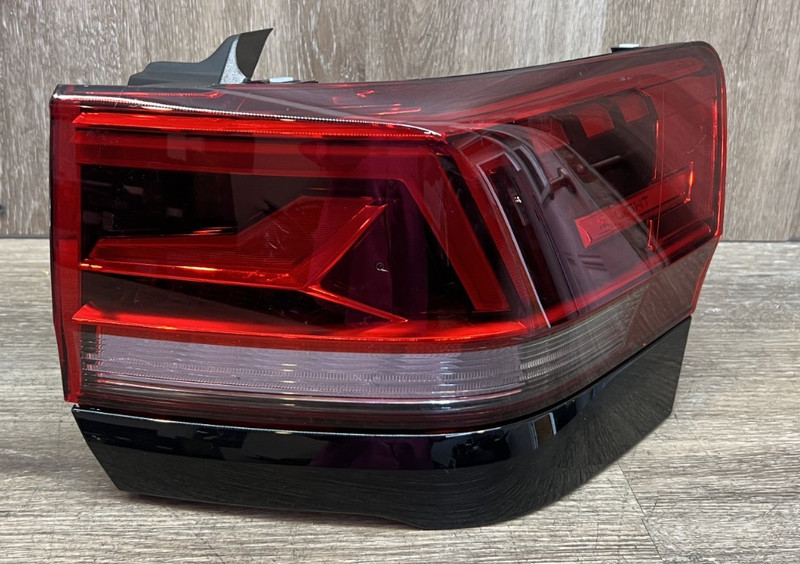 2021-2023 VOLKSWAGEN ATLAS RH TAIL LIGHT ASSY OEM PART#3CN-945-096-M