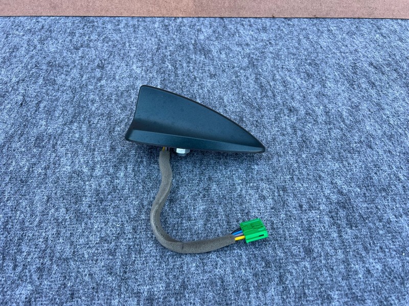 GENESIS GV70 2022-2026 OEM UPPER ROOF SHARK FIN RADIO ANTENNA GREEN (PN7)