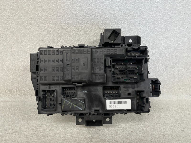 ⭐2015-2017 LINCOLN NAVIGATOR THEFT LOCKING CONTROL FUSE JUNCTION BOX OEM LOT2599