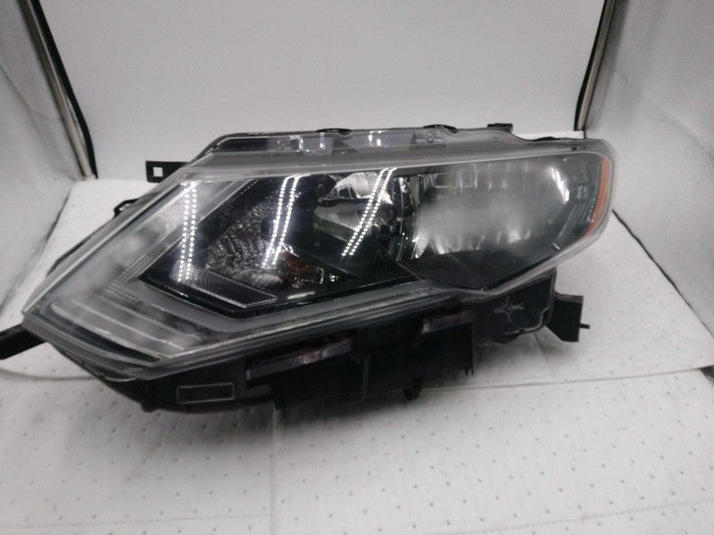 2018 Nissan Rogue Left Headlight Assembly Halogen Blue LENS SCRATCHED 150K