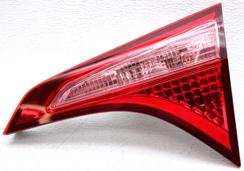 OEM Toyota Corolla Sedan Right Side Halogen Tail Lamp 81580-02A50 Missing Stud