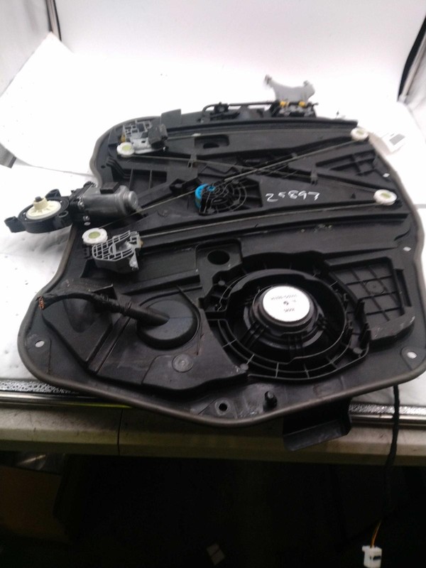 2023 KIA Seltos Front Right Window Regulator Grey OEM 690590 39K Miles