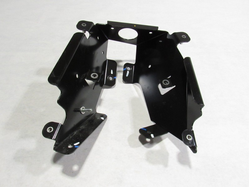 20-23 McLaren GT 2021 Front Right Footwell Foot Rest Support Mount Bracket ;@1