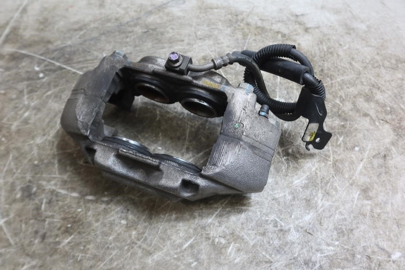 2019-2025 Chevy Silverado OEM Front Right RH Passenger Brake Caliper 84565968
