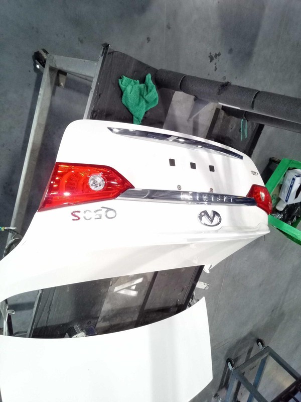 2016-2017 INFINITI Q50 Deck Lid Trunk Lid OEM White QAB 79K Miles