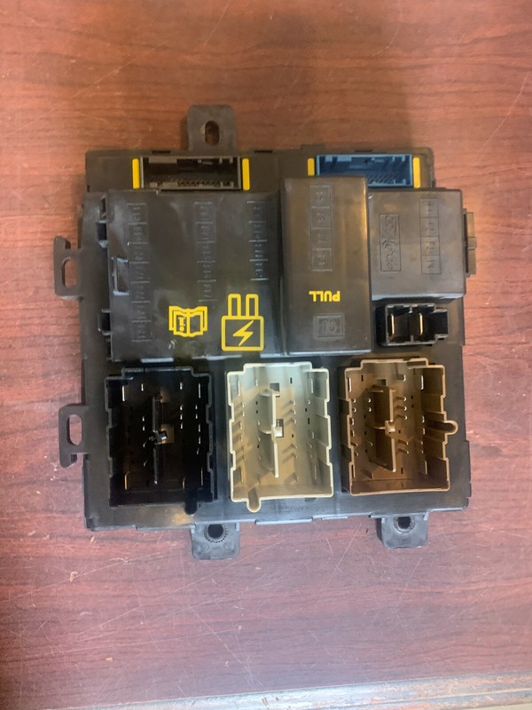05-06 FIVE HUNDRED MONTEGO CHASSIS BRAIN BOX MULTIFUNCTION CONTROL MODULE