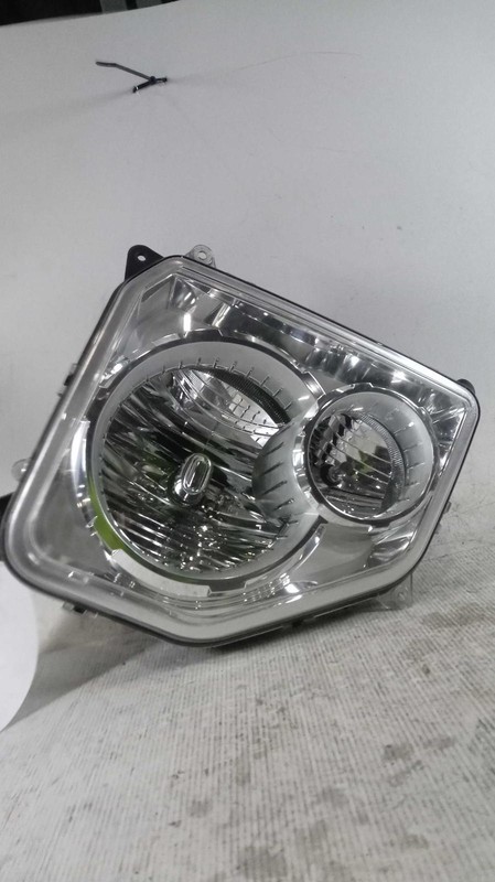 2008 Jeep Liberty Right Headlight Assembly Red OEM 376847, 156K Miles