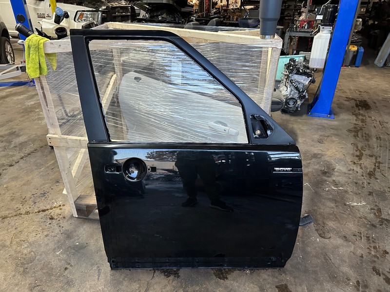 05-16 LAND ROVER LR3 LR4 FRONT RIGHT PASSENGER SIDE DOOR SHELL Black OEM