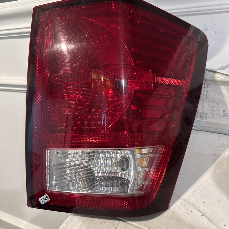 07-10 Jeep Grand Cherokee Passenger Right Side Tail Light Lamp Turn Signal OEM