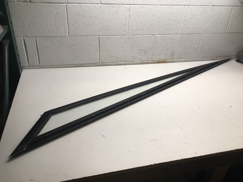 Z7 Baja 190 ES 1990 Boat Windshield Driver Right Starboard Side