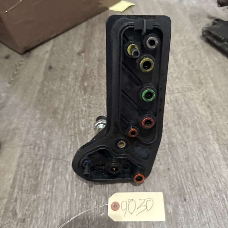 FREIGHTLINER CASCADIA 125 AIR MANIFOLD 12-21425-002 5820-03