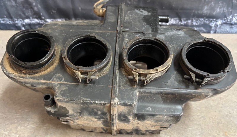 2001 Suzuki GSF1200 GSF 1200 Air Filter Intake Box Manifold Inlet Housing 01 Z4