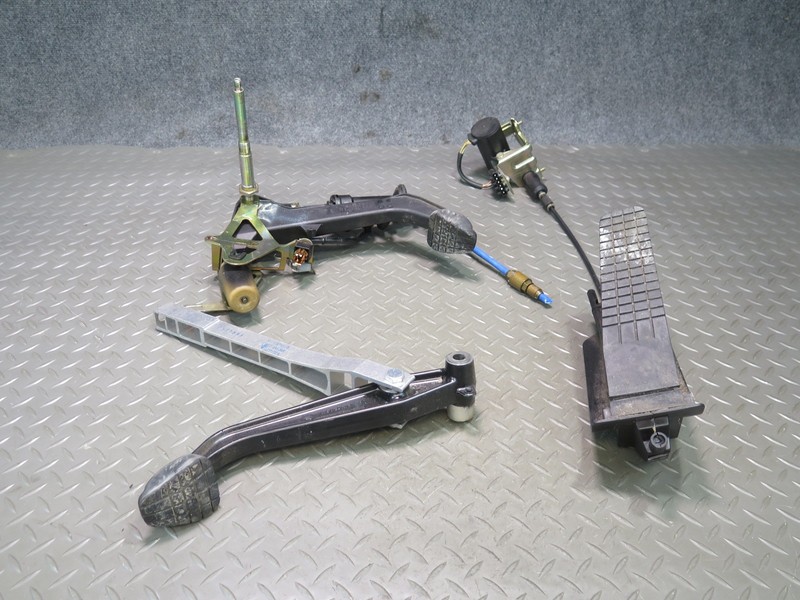 2000-2004 PORSCHE BOXSTER 986 MANUAL TRANSMISSION CLUTCH BRAKE GAS PEDAL SET