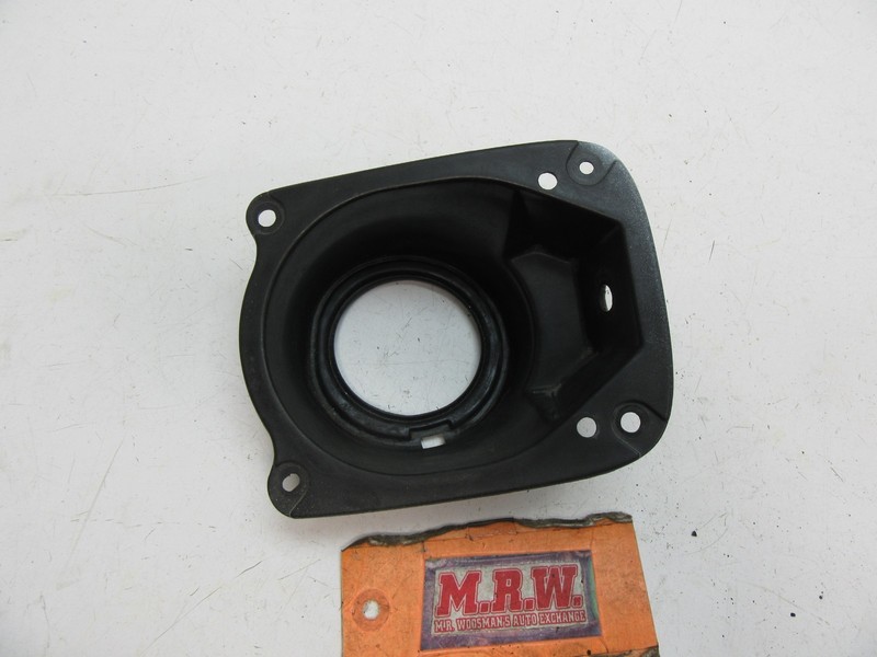 FITS GAS CAP FUEL FILLER PIPE SHIELD TUBE QUARTER PANEL SPACER MOUNT GS300 GS400