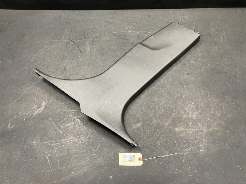 Center Right B Pillar Lower Trim Panel 2018 BMW X1 51437332818 2016 2017 - 2022