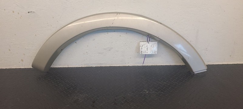 03-06 Ford Expedition Left Quarter Flare Molding Eddie Bauer OEM 3L1Z-7829165-AP