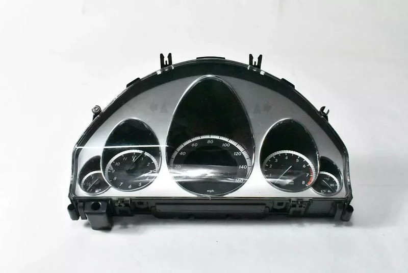 10-13 Mercedes W212 E350 E550 Instrument Cluster Speedometer 2129005903 OEM