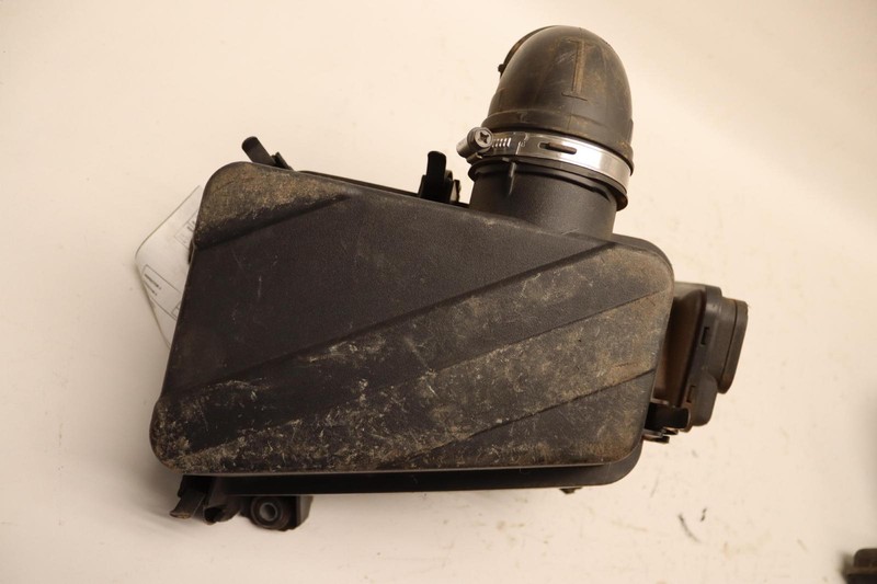 2018-2020 KIA STINGER 3.3L RIGHT ENGINE AIR CLEANER FILTER BOX HOUSING OEM