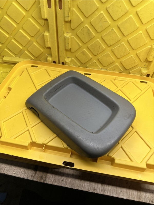 2003-2006 Chevrolet Tahoe Center Console Insert Arm Rest Gray Oem