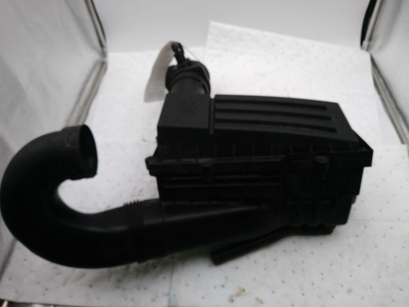 2012 Volkswagen Tiguan Air Cleaner Assembly OEM 1K0129607AG Used 180K Miles