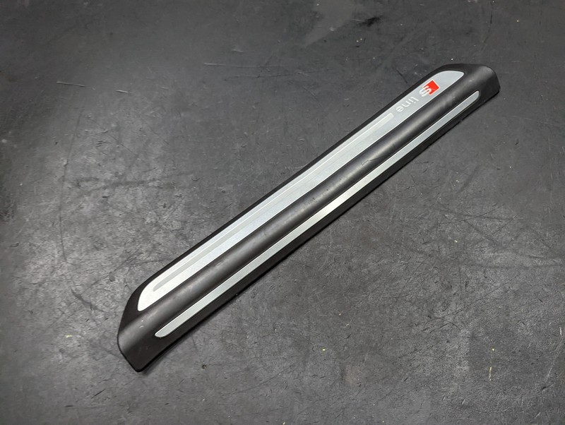 Front Right Door Sill Scuff Plate Insert 2018 Audi Q3 8U0853374C 2015 2016 2017