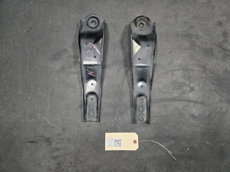2PC Rear Crossmember Brackets Set 2022 Nissan Rogue 55451-6RR0A 2021 2023 - 2025