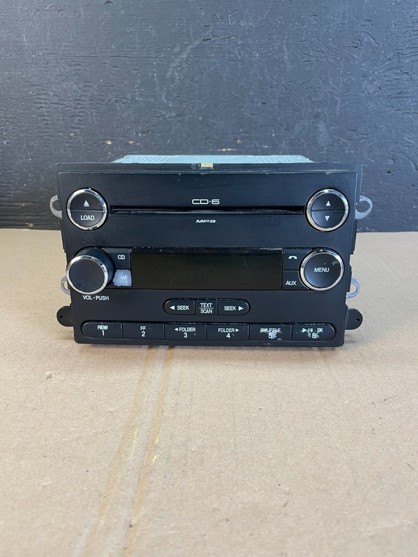 2008 - 2009 Ford Taurus X AM FM Radio MP3 6 Disc CD Player Auxiliary ad5936 DG