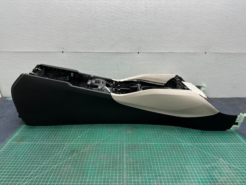 17-23 BMW G30 F90 G32 CONSOLE BASE FRAME BODY BRACKET SUPPORT OEM