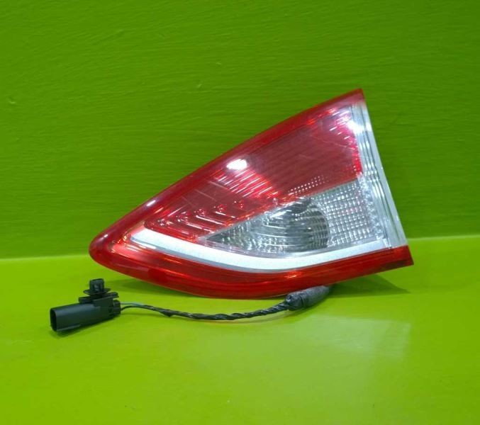 13 14 15 16 ESCAPE PASSENGER RIGHT LID TAILLIGHT LAMP OEM 3592-43