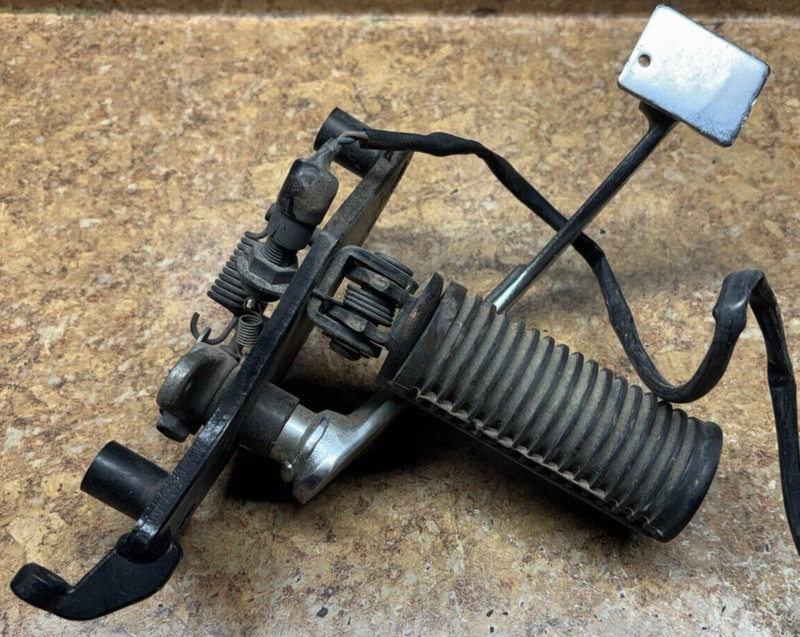 1996 Kawasaki Vulcan VN 800 Brake Lever Right Foot Rest Floor Classic VN800 Z13
