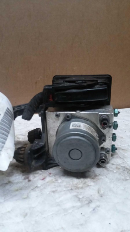 2018 Buick Enclave ABS Hydraulic Assembly OEM 3.6L 95K Miles Grey 84401912