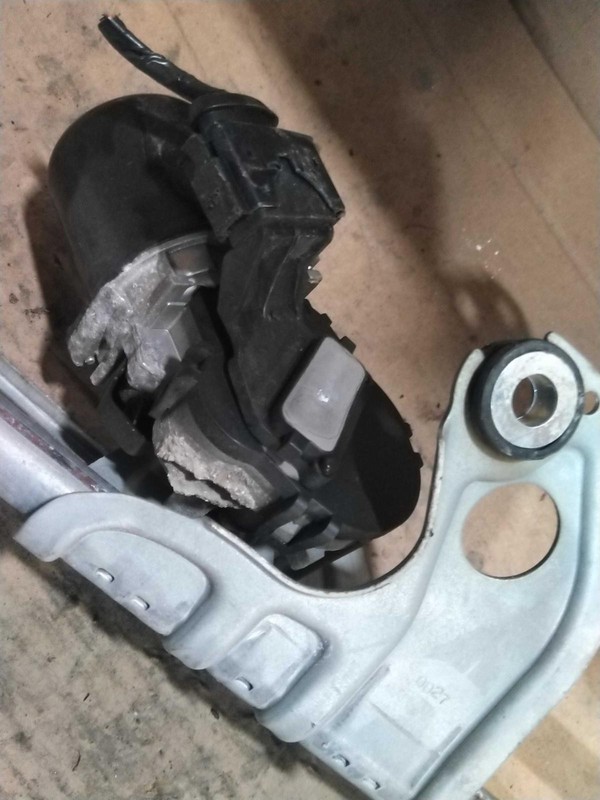 2009 MINI COOPER Blue OEM Wiper Linkage 61614848617 125K Miles