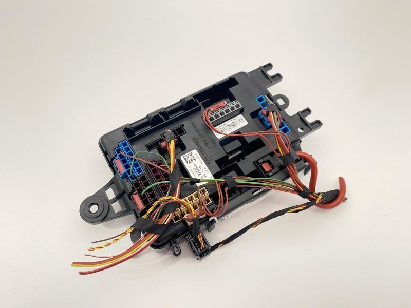 2012-2018 BMW 330I REAR RELAY FUSE BOX MODULE 57371