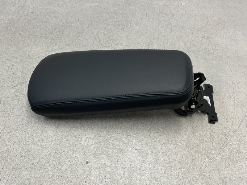21 22 23 24 Kia K5 Center Console Armrest Storage Compartment Cover Lid 1652 OEM